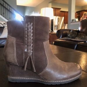 Earth Hilltoppers Leather Wedge Bootie 10